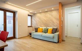Lovely Bright Apartment In Barzio Center